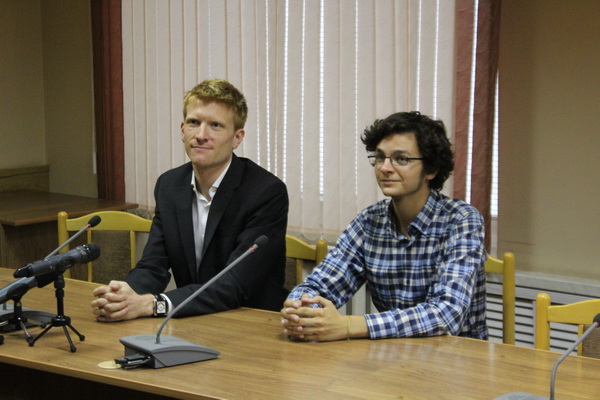 В Новотроицке состоялась встреча с преподавателем аспирантуры школы дизайна Университета Гарварда Клейтона Сренджа Ли